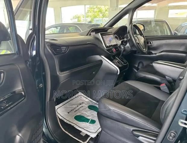Toyota Noah 2020 Blue