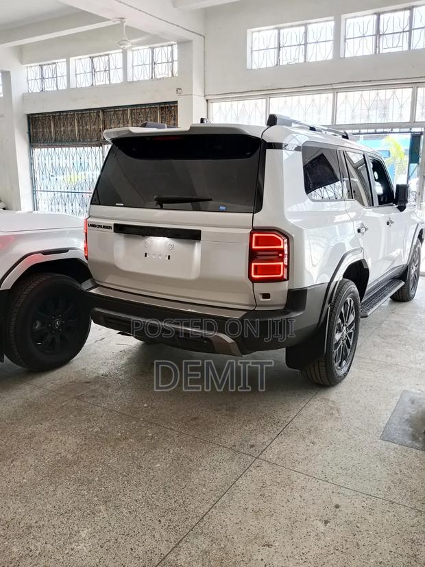 Toyota Land Cruiser 76 Series 2024 White