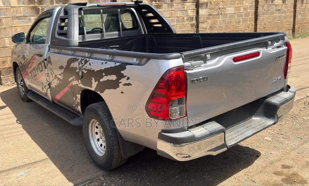 Toyota Hilux 2016 Gray