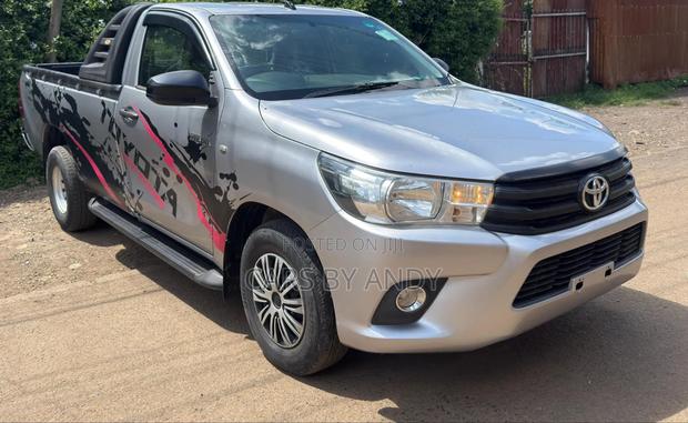 Toyota Hilux 2016 Gray