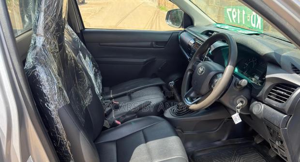 Toyota Hilux 2016 Gray