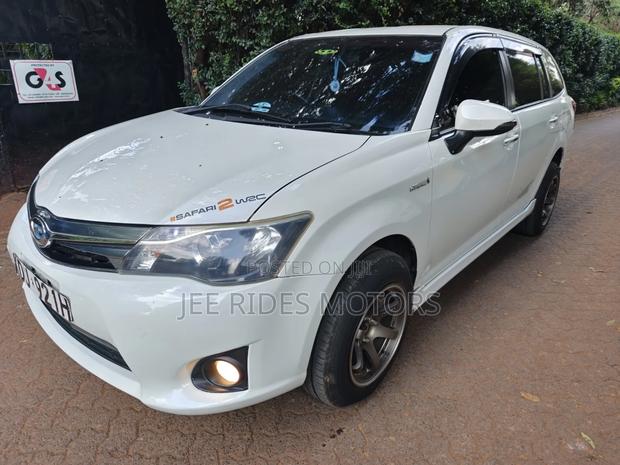 Toyota Corolla Fielder 1.5 Hybrid FWD 2015 White