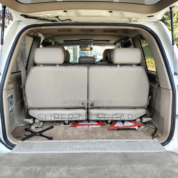 Toyota Land Cruiser 2001 White