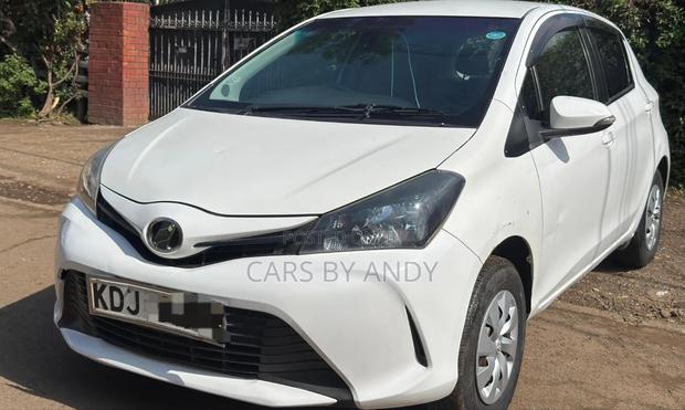 Toyota Vitz 2015 White