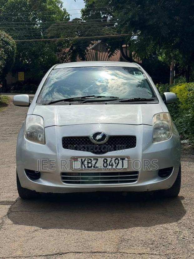 Toyota Vitz 1.3 FWD 5dr 2007 Silver