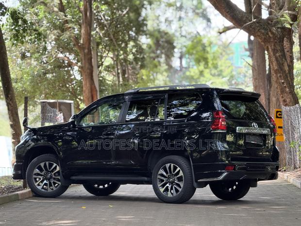 Toyota Land Cruiser Prado 2.8 2021 Black