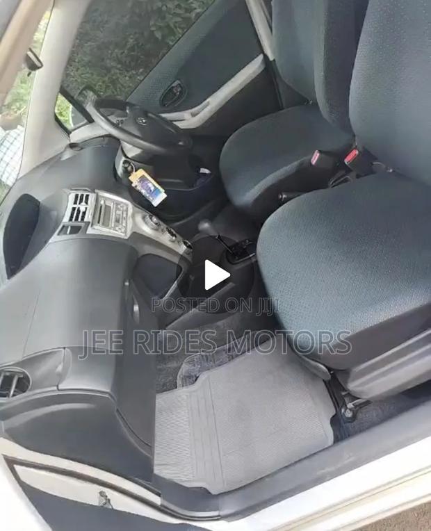 Toyota Vitz 1.0 FWD 5dr 2007 Silver