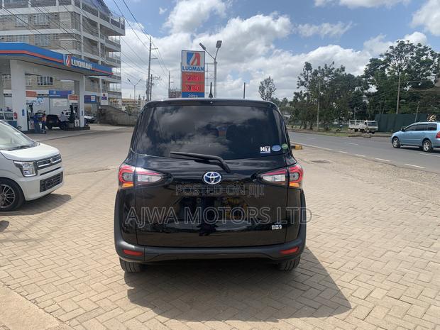 Toyota Sienta 1.5 Hybrid FWD 2021 Black