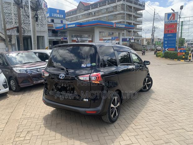 Toyota Sienta 1.5 Hybrid FWD 2021 Black
