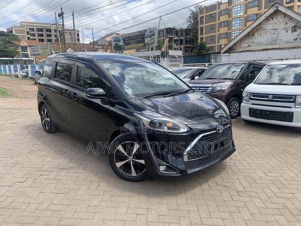 Toyota Sienta 1.5 Hybrid FWD 2021 Black
