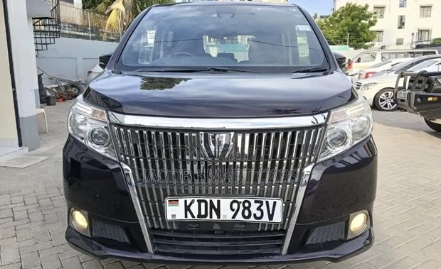 Toyota Esquire 2016 Maroon