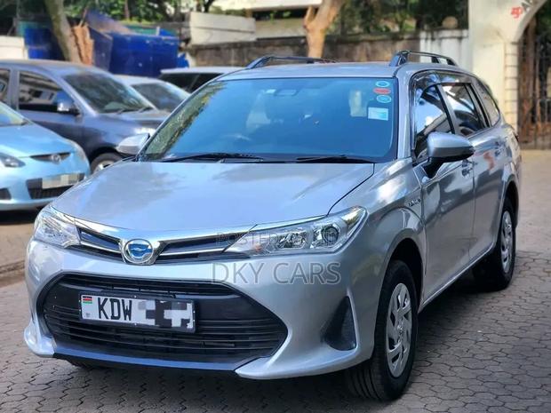 Toyota Corolla Fielder 2019 Silver