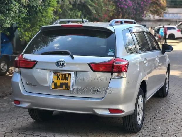 Toyota Corolla Fielder 2019 Silver