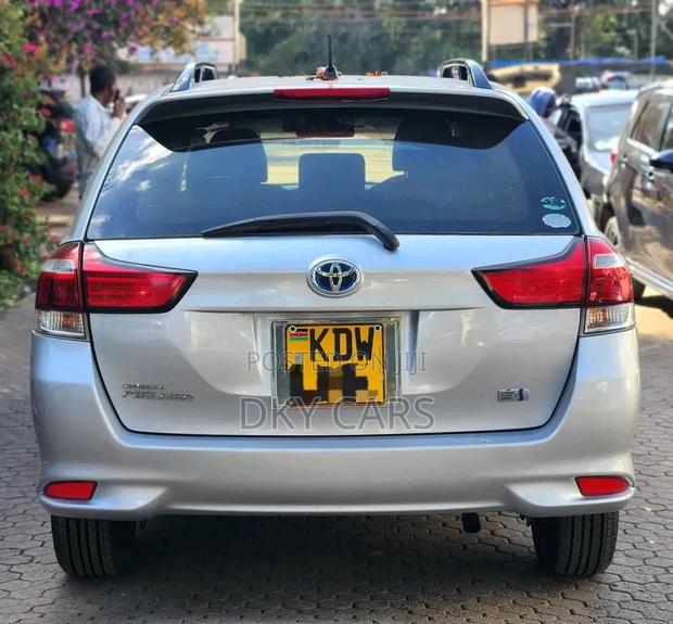 Toyota Corolla Fielder 2019 Silver