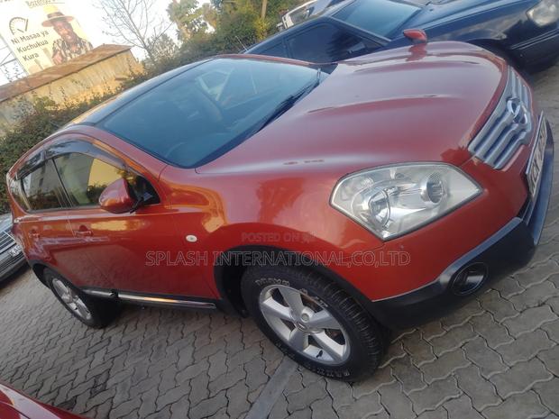 Nissan Dualis 2012 Orange