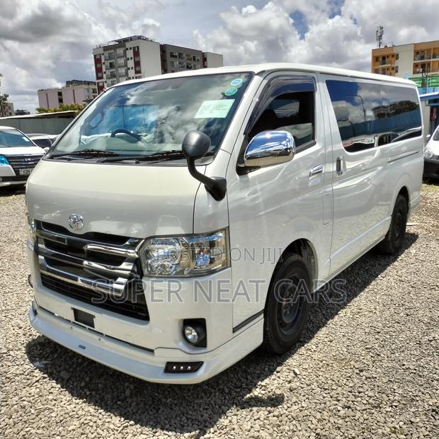 Toyota HiAce 2019 White