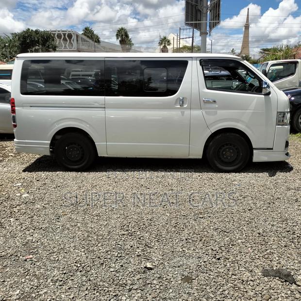 Toyota HiAce 2019 White