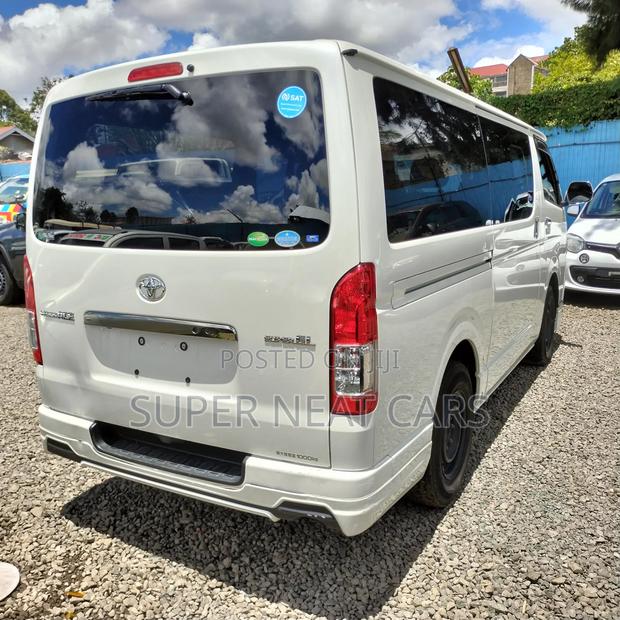 Toyota HiAce 2019 White