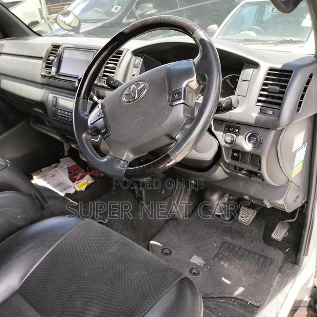Toyota HiAce 2019 White
