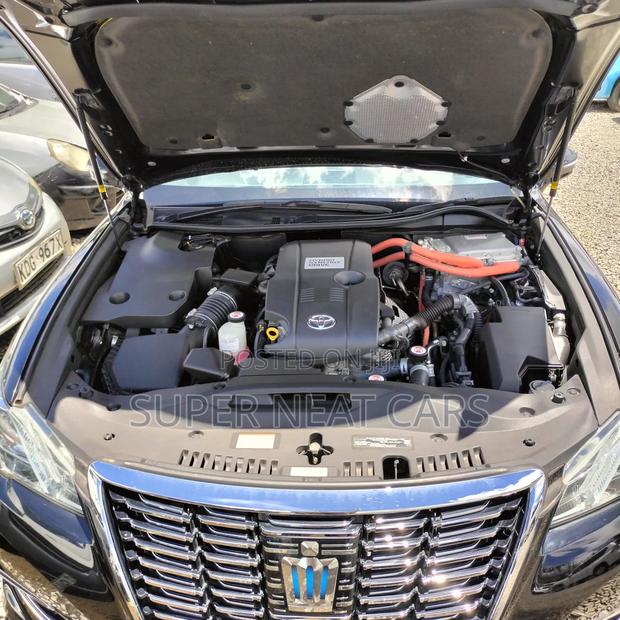 Toyota Crown 2018 Black