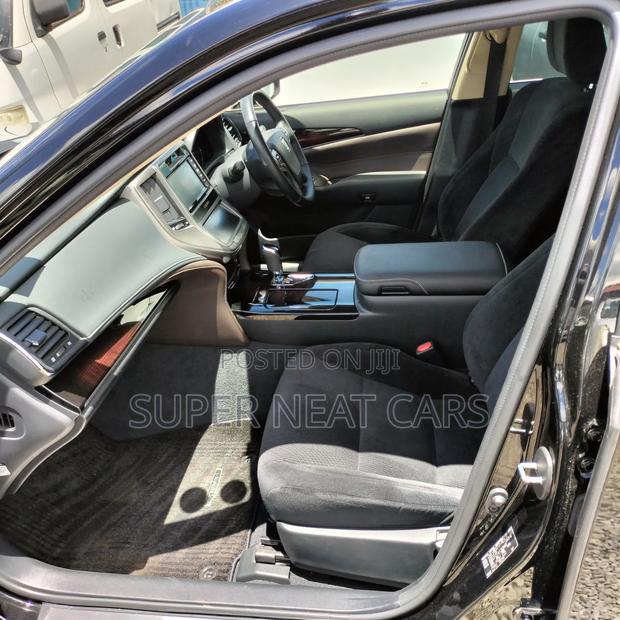 Toyota Crown 2018 Black