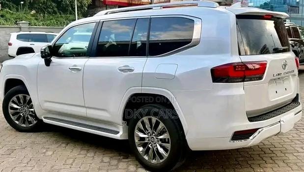 Toyota Land Cruiser 2023 White