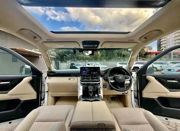 Toyota Land Cruiser 2023 White