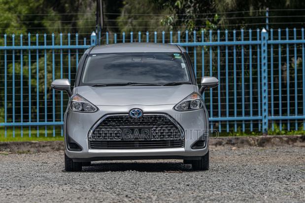 Toyota Sienta 1.5 FWD 2019 Silver