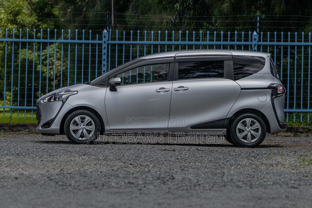 Toyota Sienta 1.5 FWD 2019 Silver