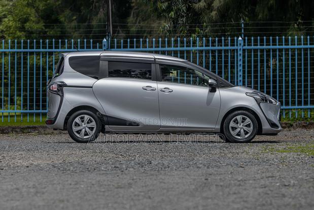 Toyota Sienta 1.5 FWD 2019 Silver