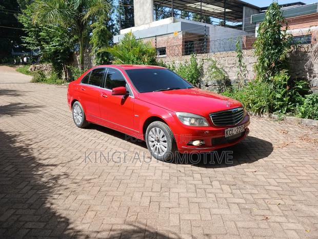Mercedes-Benz C200 2011 Red