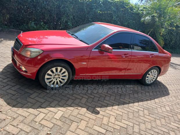 Mercedes-Benz C200 2011 Red