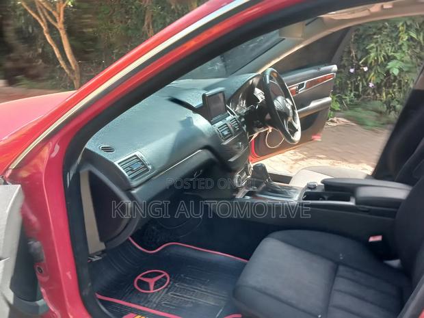 Mercedes-Benz C200 2011 Red