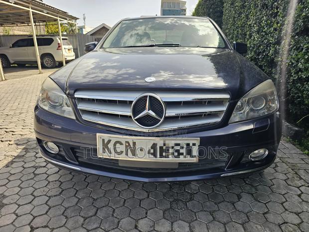 Mercedes-Benz C200 2010 Gray