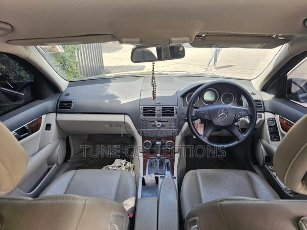 Mercedes-Benz C200 2010 Gray