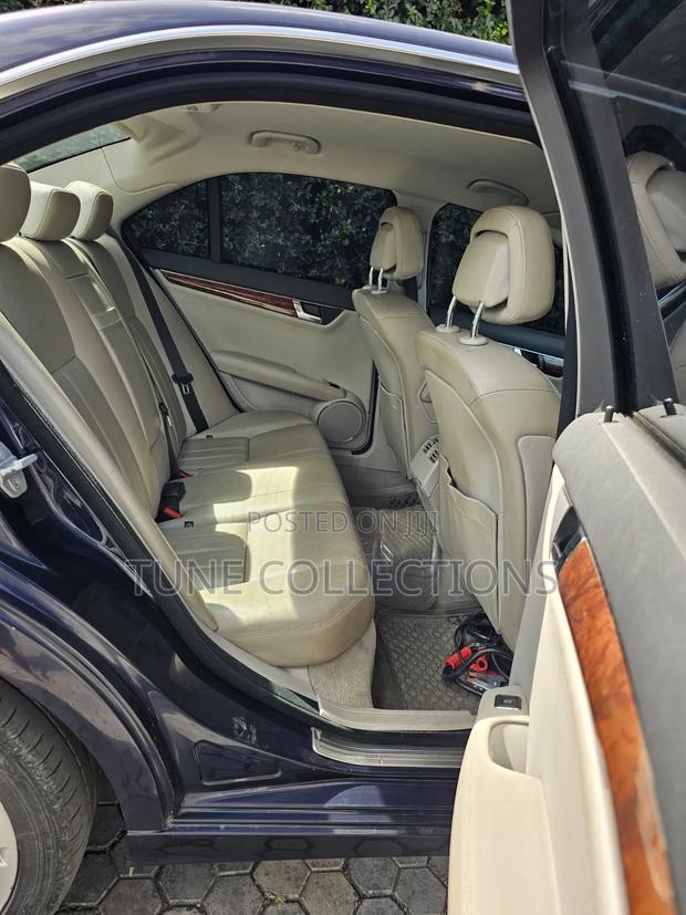 Mercedes-Benz C200 2010 Gray
