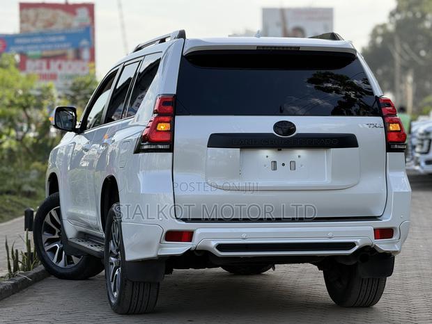 Toyota Land Cruiser Prado 2.7 2022 White