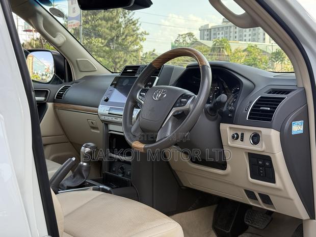 Toyota Land Cruiser Prado 2.7 2022 White