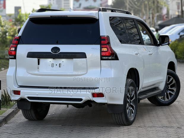 Toyota Land Cruiser Prado 2.7 2022 White