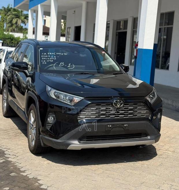 Toyota RAV4 LE FWD 2020 Black