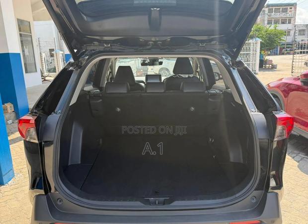 Toyota RAV4 LE FWD 2020 Black