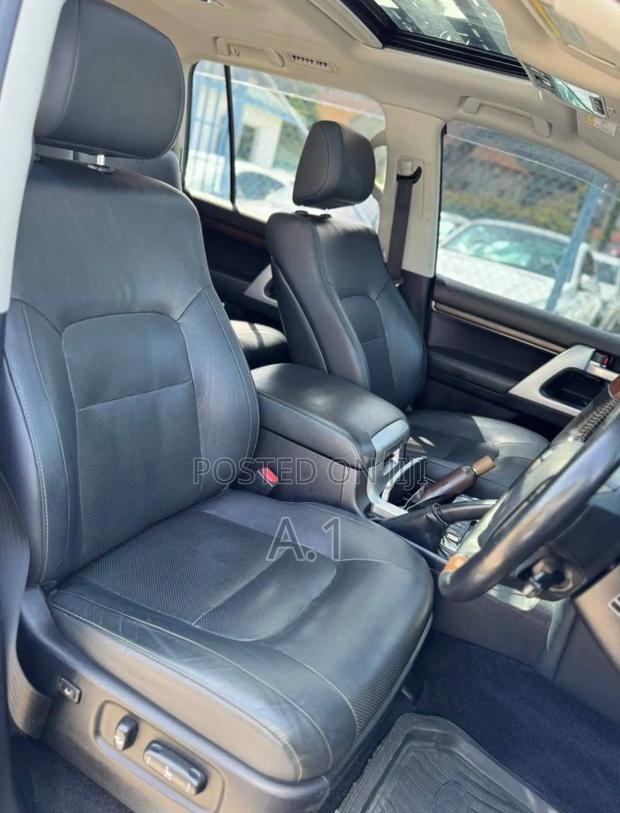 Toyota Land Cruiser 4.6 V8 ZX 2019 Black