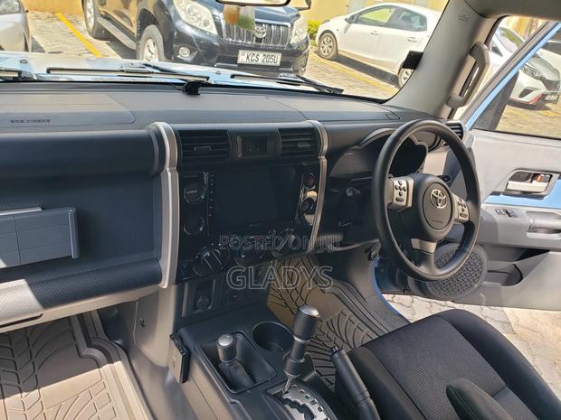 Toyota FJ Cruiser 2012 Blue