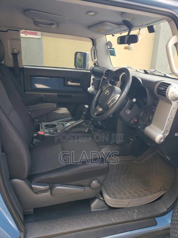 Toyota FJ Cruiser 2012 Blue