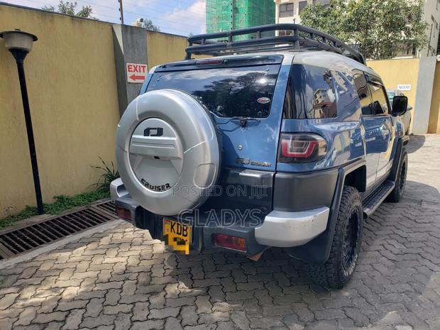 Toyota FJ Cruiser 2012 Blue