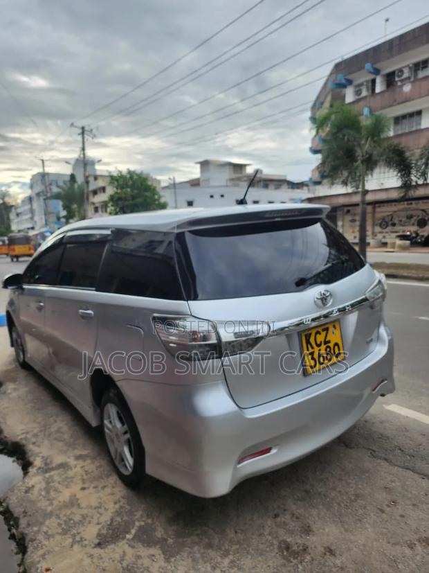 Toyota Wish 2012 Silver