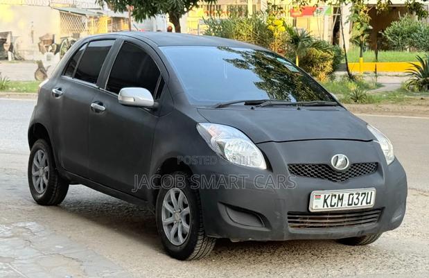 Toyota Vitz 2010 Black