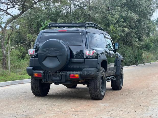 Toyota FJ Cruiser 2012 Matt Black