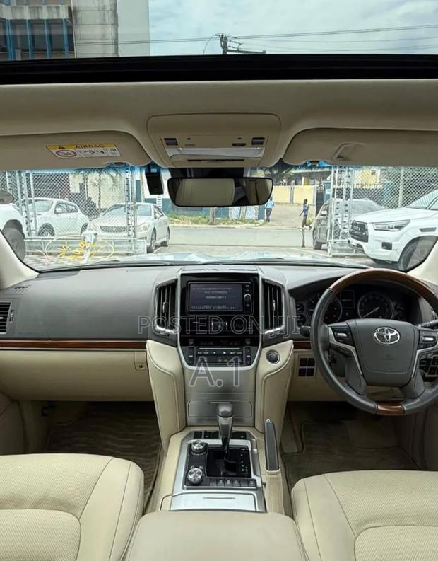 Toyota Land Cruiser 4.6 V8 ZX 2019 Silver