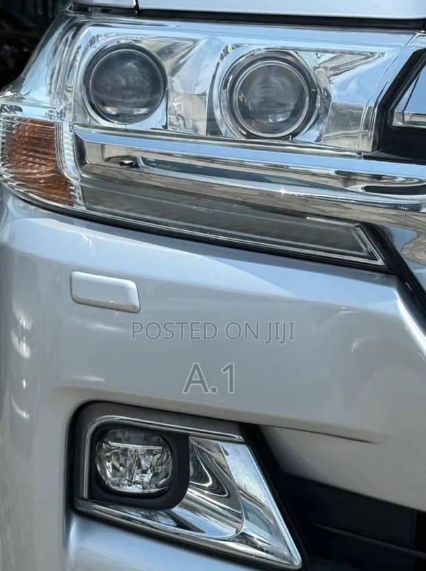 Toyota Land Cruiser 4.6 V8 ZX 2019 Silver